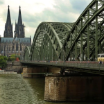 “Chứng minh” tình yêu với một chiếc khóa trên cầu Hohenzollern, Cologne ở Đức