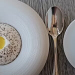 Nhà hàng hai sao Michelin trên tháp Eiffel giống ‘bẫy du lịch’