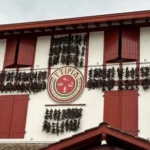 Khám phá vẻ đẹp ngôi làng ớt đỏ ở miền Nam nước Pháp