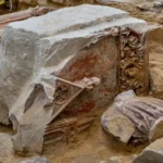 Kho báu được tìm thấy dưới nền Nhà thờ Đức Bà Paris sau vụ hỏa hoạn chấn động