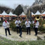 Người dân Pháp gác lại âu lo đón chào năm mới 2025