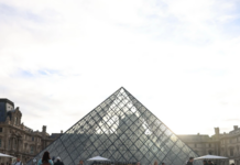 Bảo tàng Louvre – Pháp đóng cửa phòng trưng bày do vấn đề hạ tầng